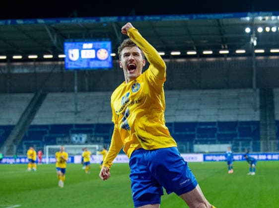 Soccer, Men, Season 2025 2026, Regionalliga Nordost 17 Matchday , 1 FC Magdeburg II 1 FC Lokomotive Leipzig, Jonas Arcalean Lok Leipzig , Cheering after goal to 0 4, 26 11 2025, Copyright: xSebastianxRäppold MatthiasxKochx