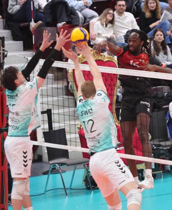 Ludwigsburg , Zoi DVV Cup quarter-final , Barock Volleys MTV Ludwigsburg vs Powervolleys Düren , right Nyherowo Omene Lubu