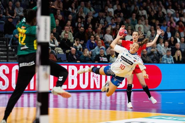 Handball, Women World Championship, Montenegro - Faroe Islands