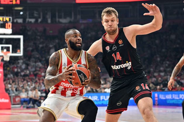 CRVENA ZVEZDA vs OLYMPIACOS CODI MILLER MCINTYRE, basketball player of Crvena Zvezda, during Euroleague match against Olympiacos, and SASA VEZENKOV, at Belgrade Arena. Belgrade, 26.11.2025 photo: MN Press photo BASKETBALL, EUROLEAGUE, CRVENA ZVEZDA, OLYMPIACOS Belgrade Belgrade Arena Serbia Copyright: xMarkoxMetlasx xMNxPressx