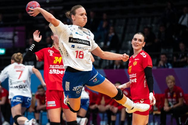 BRANDENBORG Pernille (18 Faroe Islands) shoots during the IHF Women s Handball World Championship, WM, Weltmeisterschaft game between Montenegro and Faroe Islands at the SWT Arena in Trier, Germany Copyright: xMartinxPitschx xSPPx Sportspressphoto_SPR66075