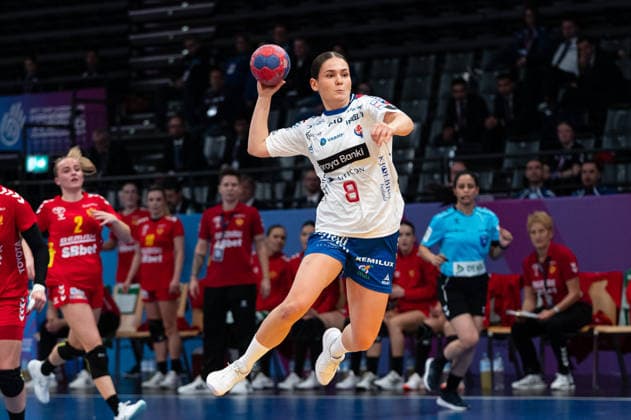 OLSEN Rannvá (8 Faroe Islands) takes a shot at goal the IHF Women s Handball World Championship, WM, Weltmeisterschaft game between Montenegro and Faroe Islands at the SWT Arena in Trier, Germany Copyright: xMartinxPitschx xSPPx Sportspressphoto_SPR66097