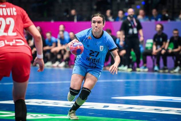 Paula Eastman Rueger Uruguay, 27 GER, Serbia Uruguay, Handball World Championship, Preliminary Round, Group C, 26 11 2025 GER, Serbia Uruguay, Handball World Championship, Preliminary Round, Group C, 26 11 2025 Stuttgart Copyright: xSandyxDinkelackerx EP_SDR