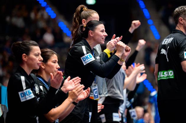 Handball, Womens World Championship, Group C Germany Iceland Goalkeeping coach Jasmina Rebmann Jankovic Germany Stuttgart Porsche Arena Baden Württemberg Germany