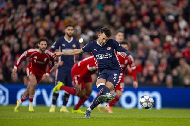 Football - UEFA Champions League - League Phase - Liverpool FC v PSV Eindhoven LIVERPOOL, ENGLAND - Wednesday, November 26, 2025: PSV Eindhoven s Ivan Perisic scores the first goal with a penalty kick during the UEFA Champions League match between Liverpool FC and PSV Eindhoven at Anfield. (Photo by David Rawcliffe Propaganda) LIVERPOOL Anfield MERSEYSIDE ENGLAND  Copyright: xDavidxRawcliffex P2025-11-26-Liverpool_PSV-2