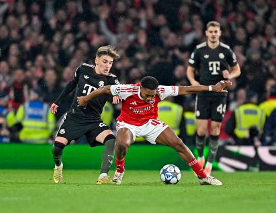 26 11 2025, Football UEFA Championsleague 2025 2026 Preliminary Round 5 Matchday, FC Arsenal FC Bayern Munich, at Emirates Stadium London England v l Lennart Karl FC Bayern Munich v Myles Lewis Skelly FC Arsenal DFL and DFB regulations prohibit any use of photographs as image sequences and or quasi video