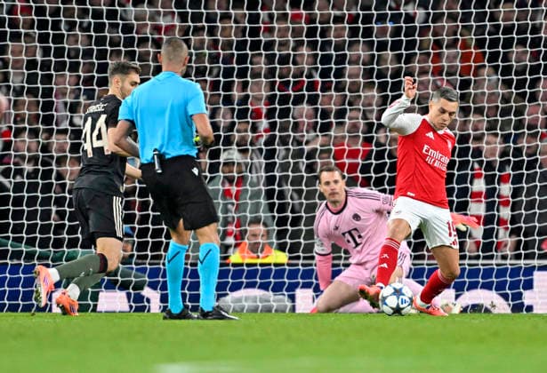 26 11 2025, Football UEFA Championsleague 2025 2026 Preliminary Round 5 Matchday, FC Arsenal FC Bayern Munich, at Emirates Stadium London England Goalkeeper Manuel Neuer FC Bayern Munich DFL and DFB regulations prohibit any use of photographs as image sequences and or quasi video