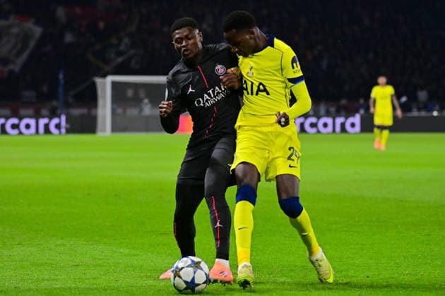 FOOTBALL : PSG vs Tottenham - Ligue des Champions - 26 11 2025 TAVARES Nuno MENDES ( 25 - PSG ) and Pape Sarr ( 29 - Tottenham ) during the UEFA Champions League match between Paris Saint Germain and Tottenham Hotspur FC at Parc Des Princes on November 26 , 2025 in Paris, France. ( Photo by Federico Pestellini PsnewZ ) ParisFrance  Copyright: xFedericoxPestellinix