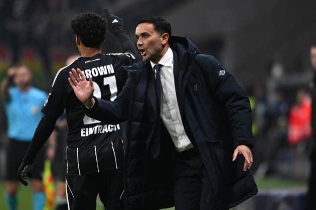 26 11 2025, xpsx, Football UEFA Champions League, Eintracht Frankfurt Atalanta Bergamo v l Coach Raffaele Palladino Atalanta Bergamo DFL DFB REGULATIONS PROHIBIT ANY USE OF PHOTOGRAPHS as IMAGE SEQUENCES and or QUASI VIDEO Frankfurt am Main