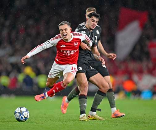 26 11 2025, Football UEFA Championsleague 2025 2026 Preliminary Round 5 Matchday, FC Arsenal FC Bayern Munich, at Emirates Stadium London England v l Leandro Trossard FC Arsenal v Aleksandar Pavlovic Bayern Munich DFL and DFB regulations prohibit any use of photographs as image sequences and or quasi video