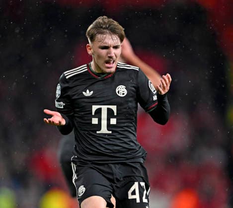 26 11 2025, Football UEFA Championsleague 2025 2026 Preliminary Round 5 Matchday, FC Arsenal FC Bayern Munich, at Emirates Stadium London England Lennart Karl FC Bayern Munich gets upset DFL and DFB regulations prohibit any use of photographs as image sequences and or quasi video