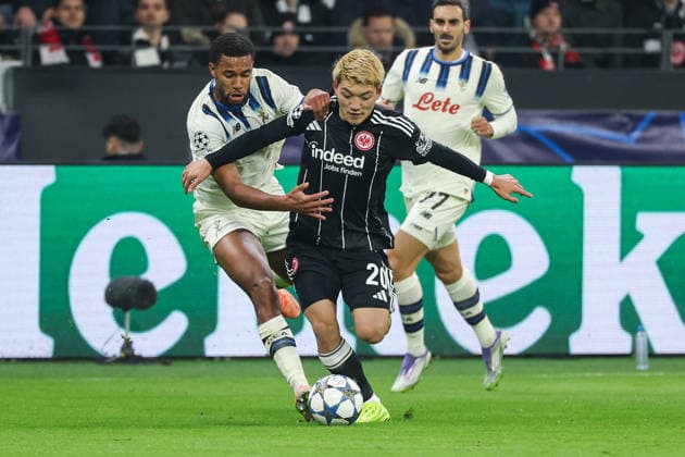 UEFA Champions League Eintracht Frankfurt Atalanta Bergamo on 26 11 2025 at Deutsche Bank Park in Frankfurt Ritsu Doan Frankfurt 20 vs Isak Hien Atalanta 4 MH