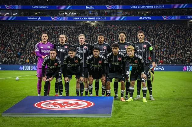 Eintracht team photo, Eintracht Frankfurt vs Atalanta B C , Football, Men, UEFA Champions League, UEFA, Season 2025 2026, Group stage, Matchday 5, 5 Matchday, 26 11 2025 Frankfurt Hessen Germany Copyright: xkolbert-press MartinxAgüerax