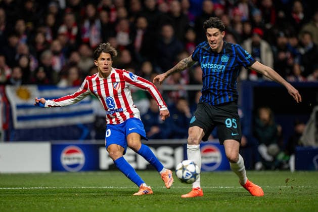 2025-11-26 Atletico de Madrid v FC Internazionale Milano - UEFA Champions League 2025 26 League Phase MD5 MADRID, SPAIN - NOVEMBER 26: Giuliano Simeone of Atletico de Madrid passes the ball during the UEFA Champions League 2025 26 League Phase MD5 match between Atletico de Madrid and FC Internazionale Milano at Estadio Metropolitano on November 26, 2025 in Madrid, Spain. (Photo by Pablo Morano BSR Agency) Madrid Spain Content not available for redistribution in The Netherlands directly or indirectly through any third parties. Copyright: xBSRxAgencyx