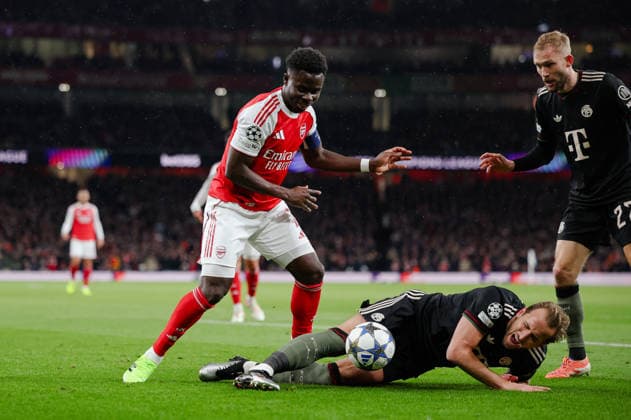 Champions League 2025 26 League Stage Arsenal v Bayern Munich Emirates Stadium 26.11.2025 Bukayo Saka of Arsenal and Harry Kane of Bayern Munich Champions League 2025 26 League Stage Arsenal v Bayern Munich Emirates Stadium 26.11.2025 Photograph By Marc Aspland The Times  Copyright: xMarcxAsplandx NINTCHDBPICT001041269179