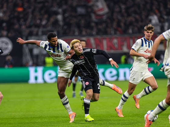 Odilon Kossounou Atalanta Bergamo, 3 pulls Ritsu Doan Eintracht Frankfurt,20 on shirt UEFA Champions League, Matchday 5 Eintracht Frankfurt Atalanta BC on 26 11 25 in Deutsche Bank Park, Frankfurt Frankfurt Deutsche Bank Park Frankfurt Germany Copyright: xAlfioxMarinox