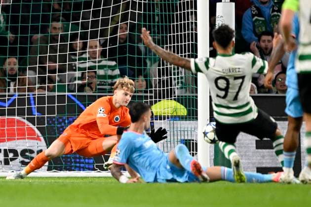 Sporting CP v Club Brugge - UEFA Champions League LISBON, PORTUGAL - NOVEMBER 26 : Jackers Nordin goalkeeper of Club Brugge stops the ball during the UEFA Champions League 2025 26 League Phase MD5 match between Sporting CP and Club Brugge on November 26, 2025 in Lisbon, Portugal, 26 11 2025 Lisbon Portugal  Copyright: xNicoxVereeckenx