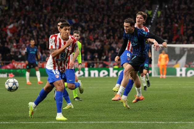 Madrid, Spain, 26th November 2025. Piotr Zielinski of FC Internazionale fires a shot goalwards during the Atletico Madrid vs Internazionale UEFA Champions League match at Riyadh Air Metropolitano, Madrid. Picture credit should read: Jonathan Moscrop Sportimage EDITORIAL USE ONLY. No use with unauthorised audio, video, data, fixture lists, club league logos or live services. Online in-match use limited to 120 images, no video emulation. No use in betting, games or single club league player publications. SPI_038_JM_ATLETICO_INTER_UCL SPI-4315-0038