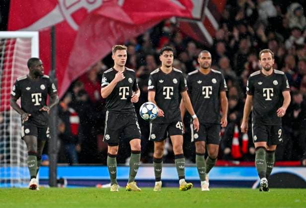 26 11 2025, Football UEFA Champions League 2025 2026 Preliminary Round 5 Matchday, FC Arsenal FC Bayern Munich, at the Emirates Stadium London England v l Dayot Upamecano FC Bayern Munich Joshua Kimmich FC Bayern Munich , Aleksandar Pavlovic Bayern Munich , Jonathan Tah FC Bayern Munich and Harry Kane FC Bayern Munich hang their heads DFL and DFB regulations prohibit any use of photographs as image sequences and or quasi video