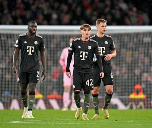 26 11 2025, Football UEFA Champions League 2025 2026 Preliminary Round 5 Matchday, FC Arsenal FC Bayern Munich, at Emirates Stadium London England v l Dayot Upamecano FC Bayern Munich , Lennart Karl FC Bayern Munich and Joshua Kimmich FC Bayern Munich are disappointed DFL and DFB regulations prohibit any use of photographs as image sequences and or quasi video
