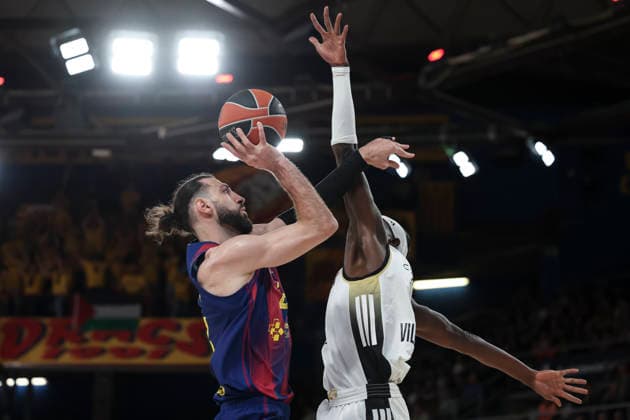 November 26, 2025, Barcelona, Barcelona, Spain: Tornike Shengelia of FC Barcelona, Barca and Mbaye Ndiaye of LDLC Asvel Villeurbanne in action during the EuroLeague Regular Season Round 13 match played between FC Barcelona and LDLC Asvel Villeurbanne at Palau Blaugrana on November 26, 2025 in Barcelona, Spain. Barcelona Spain - ZUMAa181 20251126_zaa_a181_130 Copyright: xJavierxBorregox