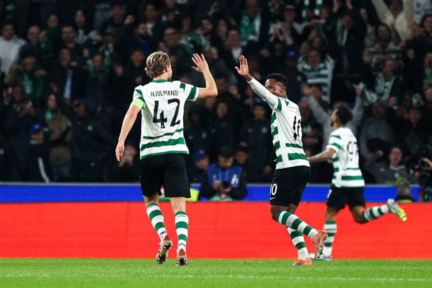 Sporting CP v Club Brugge KV - UEFA Champions League 2025 2026 Morten Hjulmand e Geny Catamo celebram golo de Luis Suarez, durante a partida entre Sporting CP v Club Brugge KV, valida pela fase de grupos da UEFA Champions League 2025 2026, no Estadio Jose Alvalade, Portugal (Foto de Diogo Faria Reis Avant Sports) Lisboa Estadio Jose Alvalade Portugal Copyright: xDiogoxFariaxReis AvantxSportsx