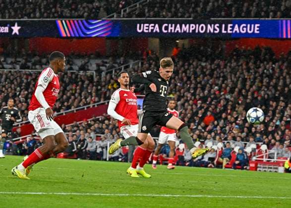 26 11 2025, Football UEFA Champions League 2025 2026 Preliminary Round 5 Matchday, FC Arsenal FC Bayern Munich, at Emirates Stadium London England Lennart Karl FC Bayern Munich scores to make it 1 1 DFL and DFB regulations prohibit any use of photographs as image sequences and or quasi video