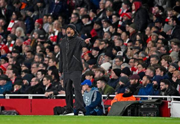 26 11 2025, Football UEFA Championsleague 2025 2026 Preliminary Round 5 Matchday, FC Arsenal FC Bayern Munich, at Emirates Stadium London England Coach Vincent Kompany FC Bayern Munich shouts and gesticulates DFL and DFB regulations prohibit any use of photographs as image sequences and or quasi video