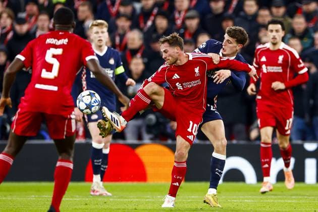 LIVERPOOL - (l-r) Alexis Mac Allister of Liverpool FC, Guus Til of PSV Eindhoven during the Champions League match between Liverpool FC and PSV Eindhoven at Anfield Stadium on November 26, 2025, in Liverpool, United Kingdom. ANP SEM VAN DER WAL UEFA Champions League Matchday 5 2025-2026 xVIxANPxSportx xxANPxIVx 543151750 originalFilename: 543151750.jpg