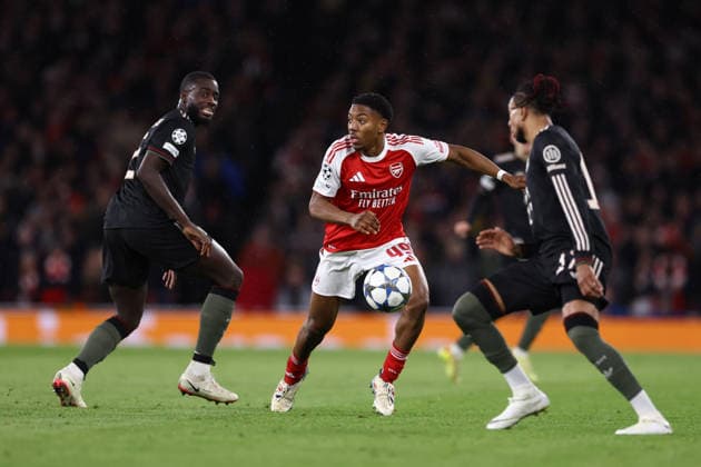 Arsenal gegen Bayern München 26. November 2025, London UEFA Champions League League Etappe Arsenal gegen Bayern München Myles Lewis Skelly von Arsenal Foto Jacques Feeney Abseits London UK  Copyright: xJacquesxFeeneyxOffside