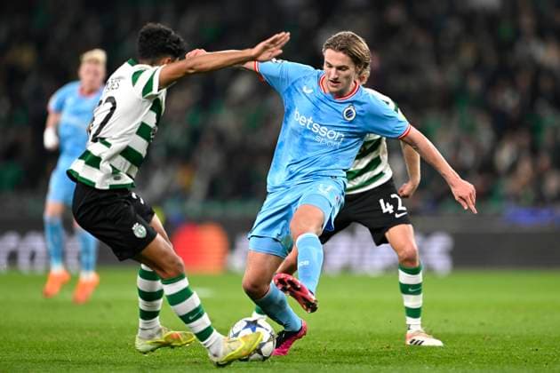 Sporting CP v Club Brugge - UEFA Champions League LISBON, PORTUGAL - NOVEMBER 26 : Simoes Joao midfielder of Sporting CP and Vermant Romeo forward of Club Brugge during the UEFA Champions League 2025 26 League Phase MD5 match between Sporting CP and Club Brugge on November 26, 2025 in Lisbon, Portugal, 26 11 2025 Lisbon Portugal  Copyright: xNicoxVereeckenx