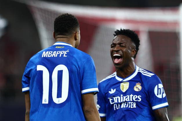 UEFA Champions League, Olympiacos Piraeus vs Real Madrid - Kylian Mbappe of Real Madrid celebrates with his teamates after scoring during the UEFA Champions League Phase matchday 5 soccer match between Olympiacos Piraeus and Real Madrid held at Georgios Karaiskakis Stadium in Piraeus, Greece, 26 November 2025. IMAGO ONE INCH PRODUCTIONS PIRAEUS Greece Copyright: xONExINCHxPRODUCTIONSx 6751712