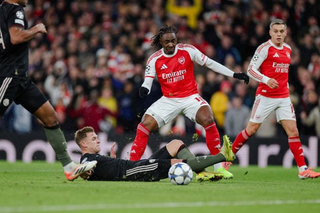 Champions League 2025 26 League Stage Arsenal v Bayern Munich Emirates Stadium 26.11.2025 Eberechi Eze of Arsenal and Joshua Kimmich of Bayern Munich Champions League 2025 26 League Stage Arsenal v Bayern Munich Emirates Stadium 26.11.2025 Photograph By Marc Aspland The Times  Copyright: xMarcxAsplandx NINTCHDBPICT001041274074