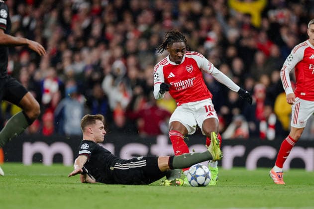 Champions League 2025 26 League Stage Arsenal v Bayern Munich Emirates Stadium 26.11.2025 Eberechi Eze of Arsenal and Joshua Kimmich of Bayern Munich Champions League 2025 26 League Stage Arsenal v Bayern Munich Emirates Stadium 26.11.2025 Photograph By Marc Aspland The Times  Copyright: xMarcxAsplandx NINTCHDBPICT001041274094