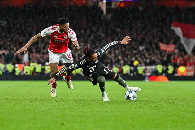 UEFA Champions League Arsenal FC FC Bayern Munich 26 11 2025 LONDON, ENGLAND 26 NOVEMBER in the clash between Myles LEWIS SKELLY Arsenal FC 49 and Michael OLISE FC Bayern Munich 17 in the league match between Arsenal London and FC Bayern Munich on UEFA Champions League matchday 5 at Emirates Stadium on 26 11 2025 Copyright: xBEAUTIFULxSPORTS Goldbergx
