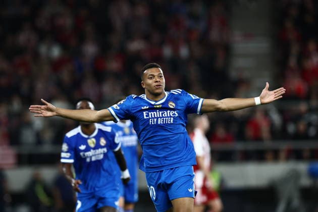 UEFA Champions League, Olympiacos Piraeus vs Real Madrid - Kylian Mbappe of Real Madrid celebrates with his teamates after scoring during the UEFA Champions League Phase matchday 5 soccer match between Olympiacos Piraeus and Real Madrid held at Georgios Karaiskakis Stadium in Piraeus, Greece, 26 November 2025. IMAGO ONE INCH PRODUCTIONS PIRAEUS Greece Copyright: xONExINCHxPRODUCTIONSx 6751698