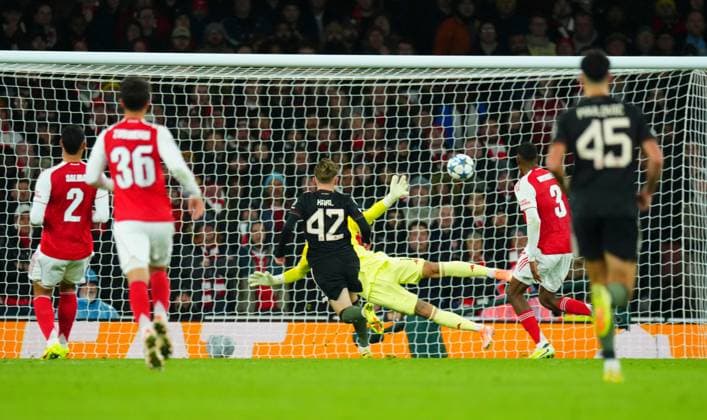 Lennart Karl of Bayern Munich scores a goal to make it 1-1 Arsenal v Bayern Munich, UEFA Champions League, Group Stage, Football, Emirates Stadium, London, UK- 26 Nov 2025London Emirates Stadium United Kingdom EDITORIAL USE ONLY No use with unauthorised audio, video, data, fixture lists, club league logos or live services. Online in-match use limited to 120 images, no video emulation. No use in betting, games or single club league player publications. Copyright: xJavierxGarcia Shutterstockx 15927947y