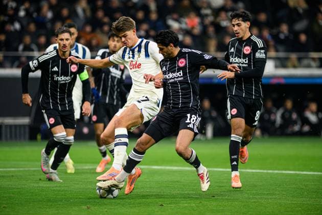 FRANKFURT, GERMANY - 26 NOVEMBER, 2025: Mahmoud Dahoud, Charles De Ketelaere - UEFA Champions League match Eintracht Frankfurt vs Atalanta Bergamo at Deutsche Bank Park.  Copyright: xVITALIIxKLIUIEVx