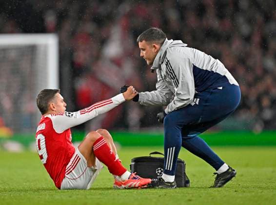 26 11 2025, Football UEFA Championsleague 2025 2026 Preliminary Round 5 Matchday, FC Arsenal FC Bayern Munich, at Emirates Stadium London England Leandro Trossard FC Arsenal on the ground DFL and DFB regulations prohibit any use of photographs as image sequences and or quasi video