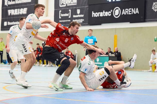 Handball-Herren-Saison 2025 2026-3.BL - Team HandbALL Lippe vs. TSV GWD Minden II am 26.11.2025, Meeno Carstensen ( 8 TeamHandbALL Lippe), Augustdorf HORATEC Arena NRW Deutschland