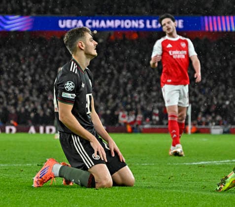 26 11 2025, Football UEFA Championsleague 2025 2026 Preliminary Round 5 Matchday, FC Arsenal FC Bayern Munich, at the Emirates Stadium London England Josip Stanisic Bayern Munich is dissatisfied DFL and DFB regulations prohibit any use of photographs as image sequences and or quasi video