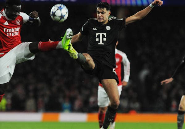 Football - 2025 2026 UEFA Champions League - League Stage - Matchday 5 of 8 - Arsenal vs Bayern Munich - Emirates Stadium - Wednesday 26th November 2025. Aleksandar Paviovic of Bayern Munich COLORSPORT Andrew Cowie 