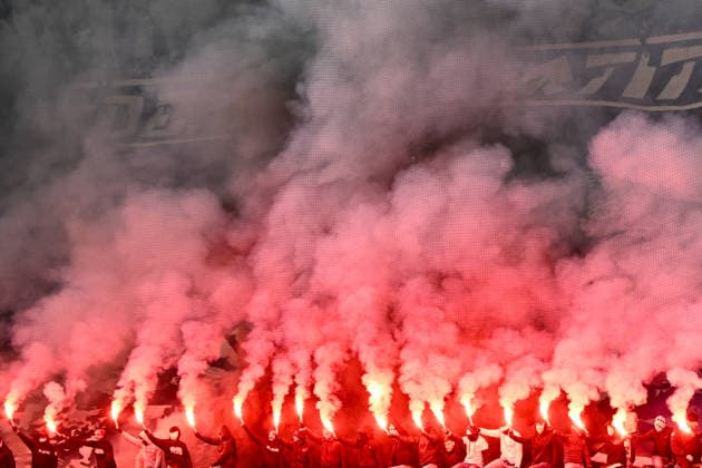 Fans of Frankfurt ignite pyrotechnics GER, Eintracht Frankfurt vs Atalanta Bergamo, Football, UEFA Champions League, League Phase, Matchday 5, Season 2025 2026, 26 11 2025 GER, Eintracht Frankfurt vs Atalanta Bergamo, Football, UEFA Champions League, League Phase, Matchday 5, Season 2025 2026, 26 11 2025 Frankfurt am Main Copyright: xEibner-Pressefoto FlorianxWiegandx EP_FWD