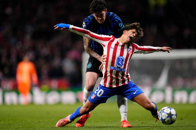 Atletico de Madrid v FC Internazionale Milano - UEFA Champions League 2025 26 League Phase MD5 Alessandro Bastoni centre-back of Internazionale and Italy and Giuliano Simeone centre-forward of Atletico de Madrid and Argentina compete for the ball during the UEFA Champions League 2025 26 League Phase MD5 match between Atletico de Madrid and FC Internazionale Milano at Estadio Metropolitano on November 26, 2025 in Madrid, Spain. Madrid Spain  Copyright: xJosexBretonx originalFilename:bretonhernandez-atletico251126_np2ry.jpg