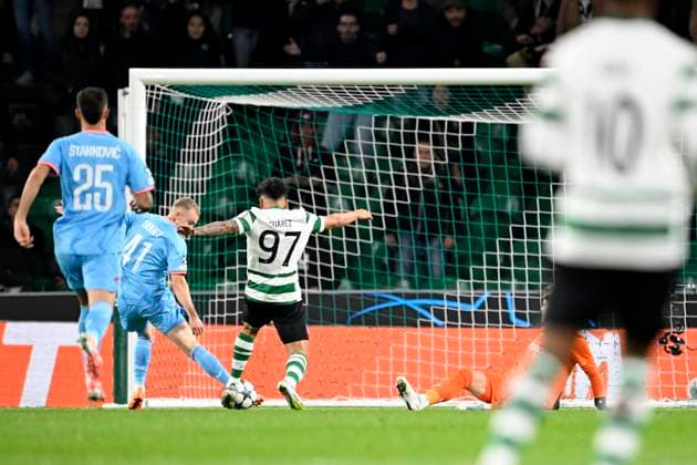 Sporting CP v Club Brugge - UEFA Champions League LISBON, PORTUGAL - NOVEMBER 26 : Suarez Luis forward of Sporting CP missing an opportunity during the UEFA Champions League 2025 26 League Phase MD5 match between Sporting CP and Club Brugge on November 26, 2025 in Lisbon, Portugal, 26 11 2025 Lisbon Portugal  Copyright: xNicoxVereeckenx