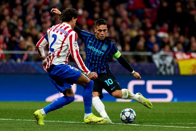 Lautaro Martinez of FC Internazionale Milano battles for the ball with Jose Maria Gimenez of Atletico de Madrid during the UEFA Champions League match between Atletico de Madrid and FC Internazionale Milano on November 26, 2025. - 26 11 2025 - Spain Madrid Madrid -  LGMx xLexPictorium LePictorium_0319933