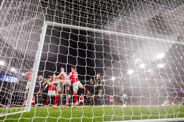 Champions League 2025 26 League Stage Arsenal v Bayern Munich Emirates Stadium 26.11.2025 Jurrien Timber of Arsenal scores 1-0 Champions League 2025 26 League Stage Arsenal v Bayern Munich Emirates Stadium 26.11.2025 Photograph By Marc Aspland The Times  Copyright: xMarcxAsplandx NINTCHDBPICT001041278110
