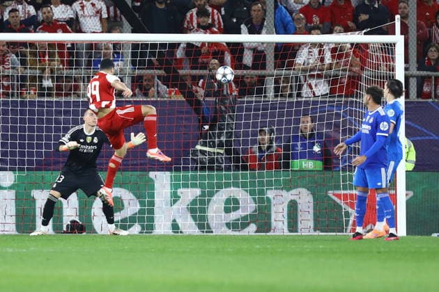 UEFA Champions League, Olympiacos Piraeus vs Real Madrid - Mehdi Taremi of Olympiacos Piraeus in action while scoring the 2-3 during the UEFA Champions League Phase matchday 5 soccer match between Olympiacos Piraeus and Real Madrid held at Georgios Karaiskakis Stadium in Piraeus, Greece, 26 November 2025. IMAGO ONE INCH PRODUCTIONS PIRAEUS Greece Copyright: xONExINCHxPRODUCTIONSx 6751899
