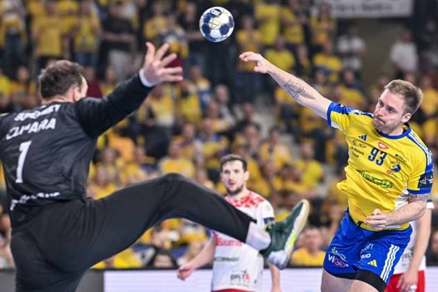 26.11.2025 KIELCE UL. BOCZNA ( POLAND ) PILKA RECZNA MEZCZYZN ( HANDBALL MEN S ) LIGA MISTRZOW - FAZA GRUPOWA ( MEN S EHF CHAMPIONS LEAGUE - GROUP PHASE ) MECZ INDUSTRIA KIELCE - DINAMO BUCURESTI ( GAME ) NZ VLADIMIR CUPARA LUKASZ ROGULSKI FOTO MICHAL STANCZYK CYFRASPORT NEWSPIX.PL --- Newspix.pl  20251126CSMS0027