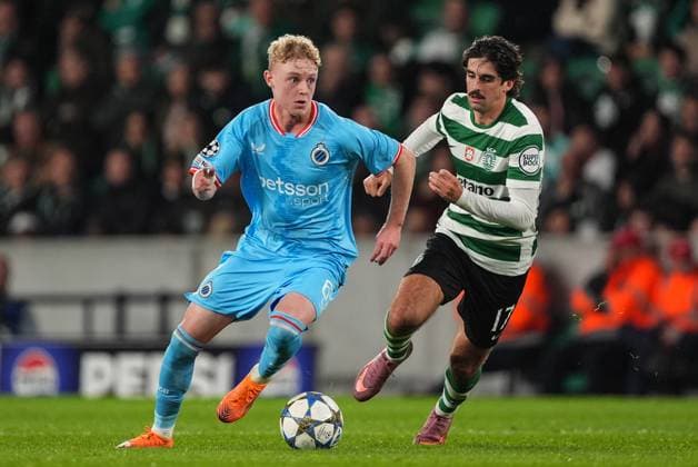 Club s Joaquin Seys and Sporting s Francisco Trincao fight for the ball during a soccer game between Portuguese Sporting Clube de Portugal and Belgian Club Brugge KV, on Wednesday 26 November 2025 in Lisboa, Portugal, on day five of the League phase of the UEFA Champions League tournament. JOMAxGARCIAxIxGISBERT  x144502958x
